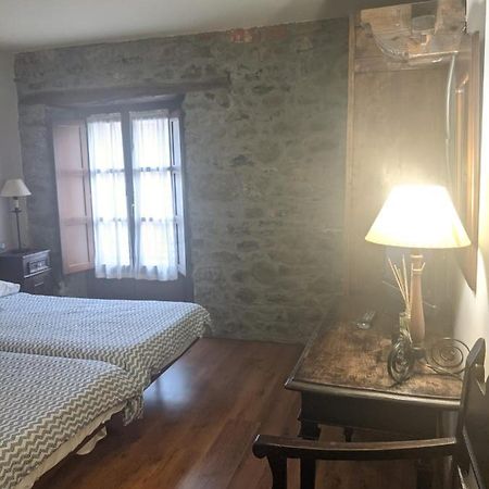 Hotel La Plaza Proaza Bagian luar foto