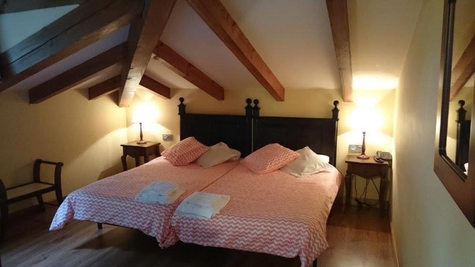 Hotel La Plaza Proaza Bagian luar foto